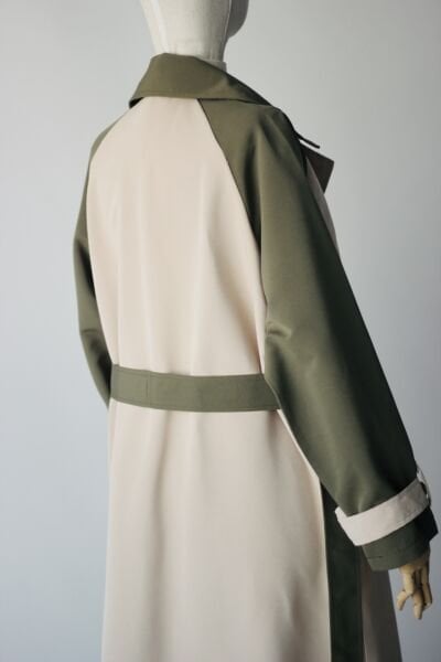 Kontrast bej haki trençkot