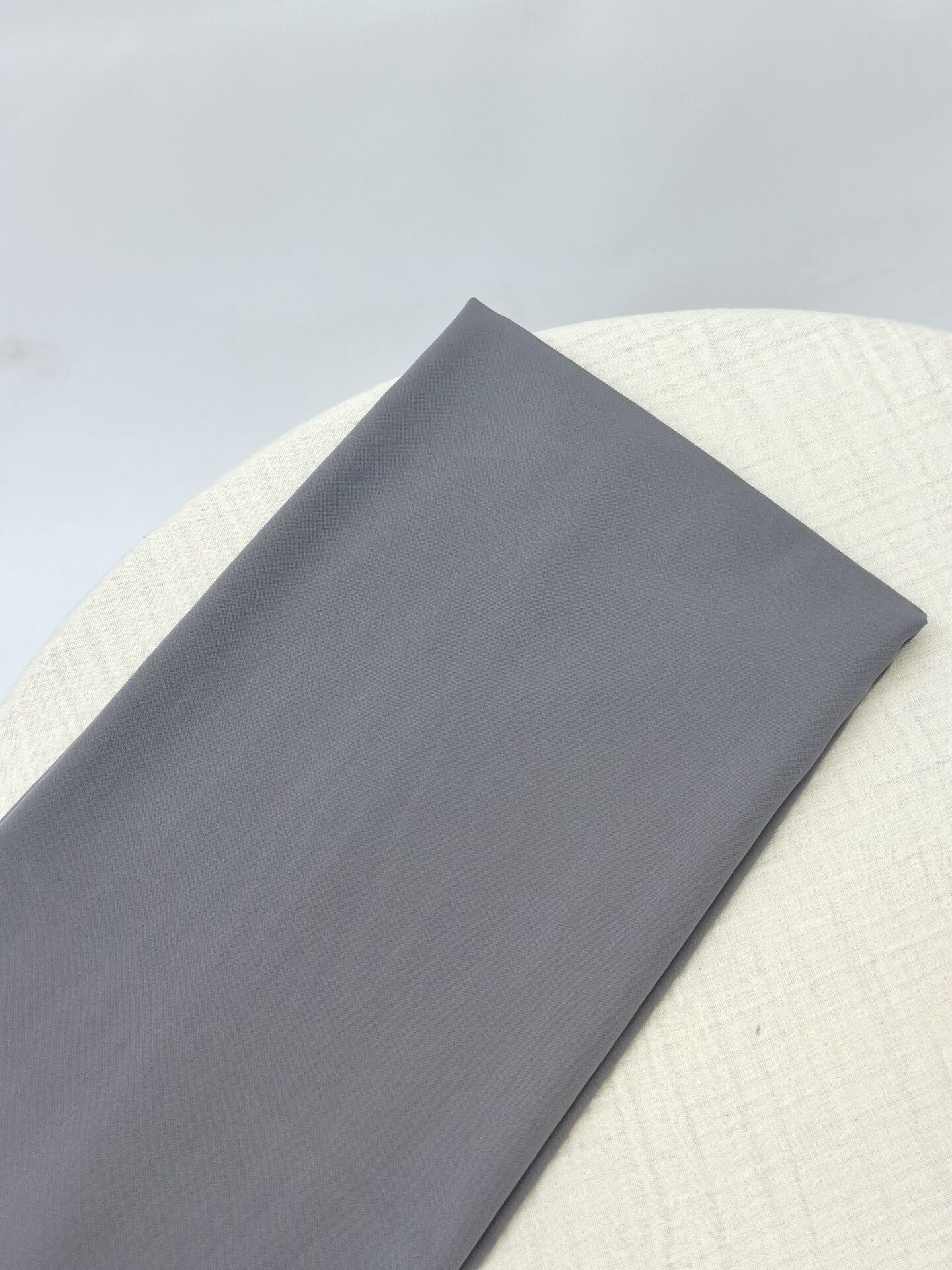 Gri medine ipeği şal