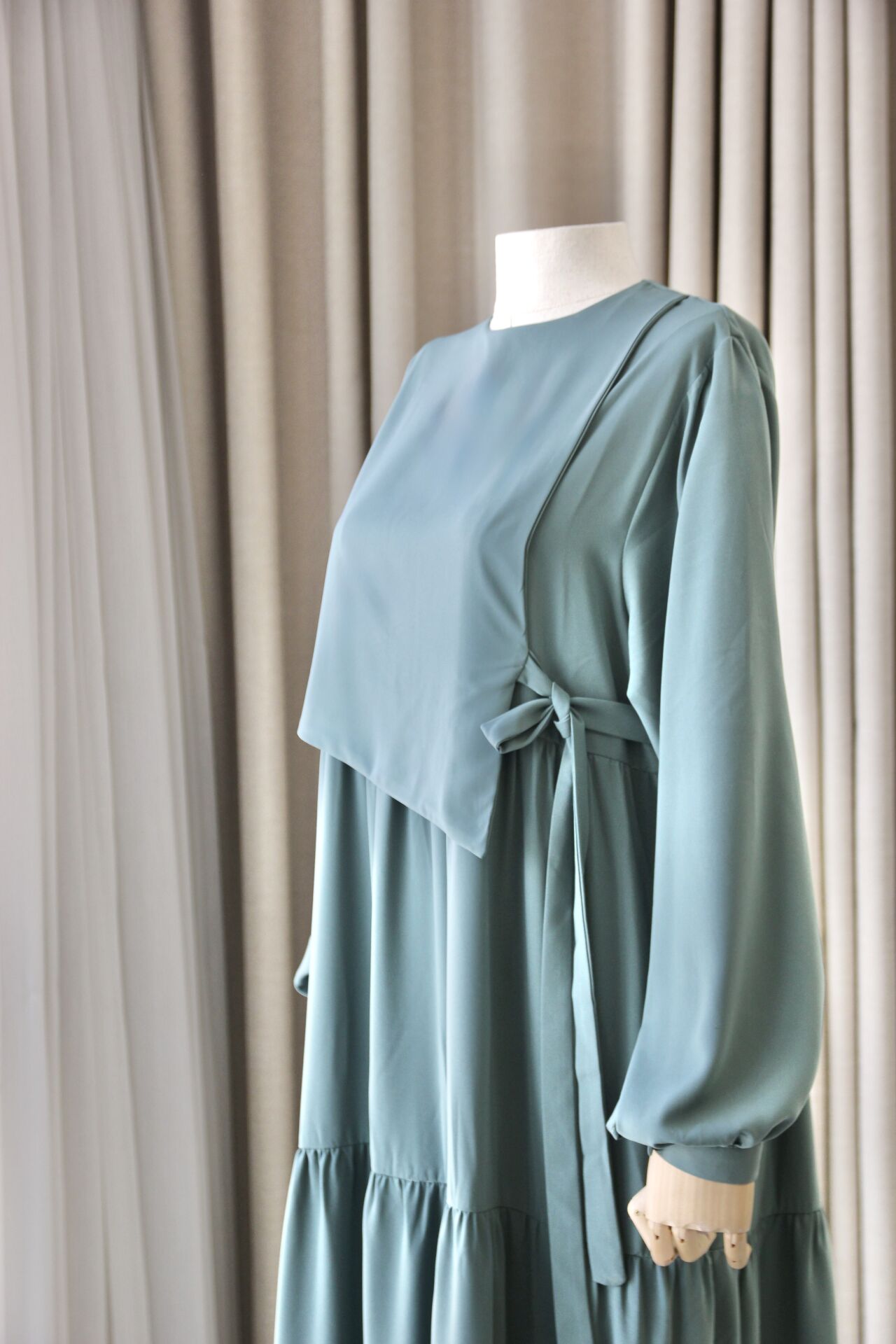 İNCİ ÇAĞLA YEŞİLİ ELBİSE